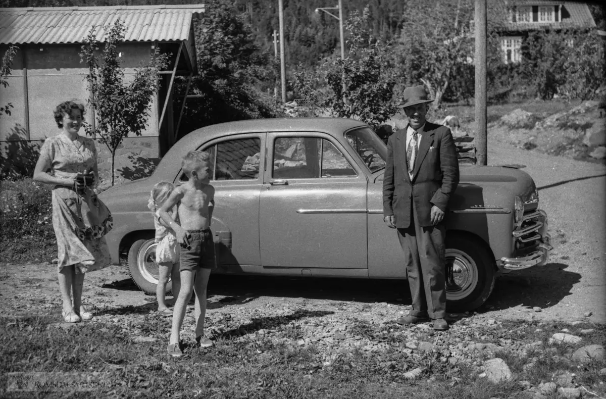 "1959 Harmonien, Kirkemusikkstemne, Mette søv på divanen 23.08.1959".