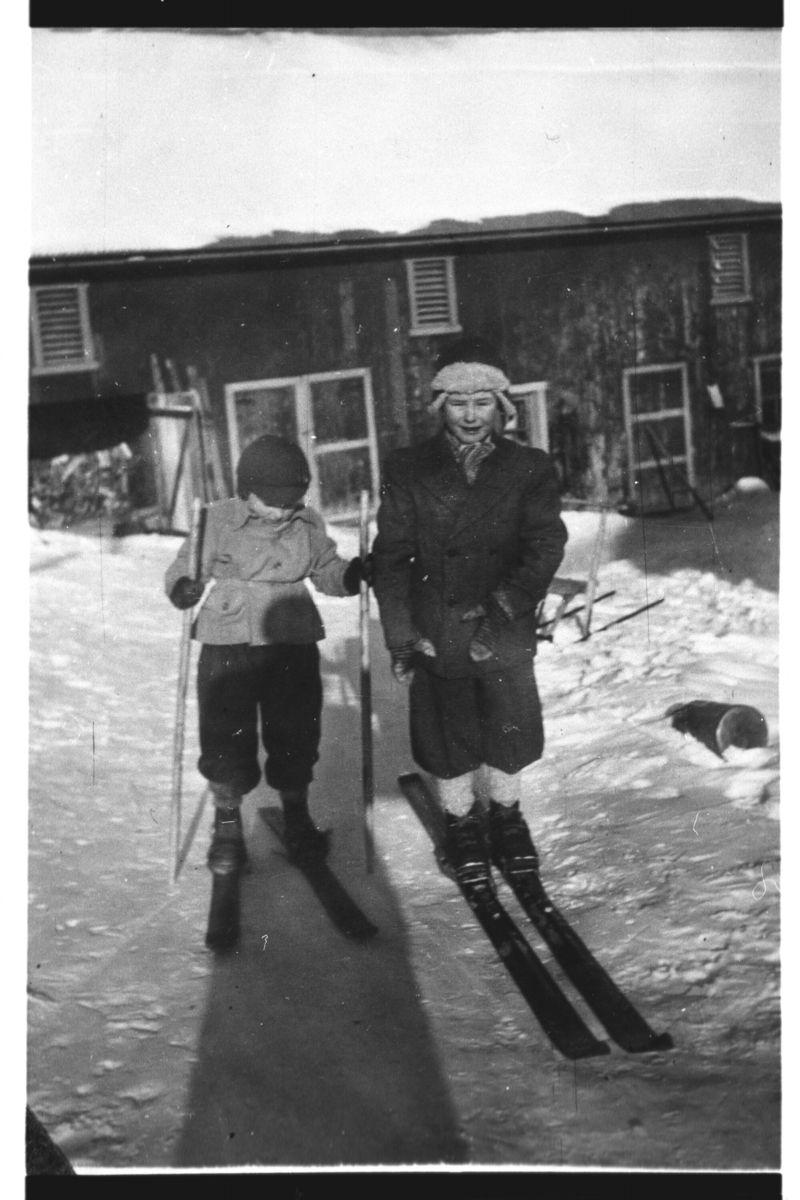 Portrett,
frå v.Anders og Arne Bleiktvedt.