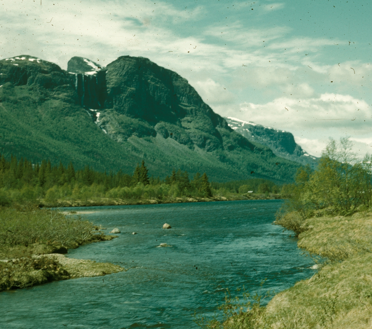 Hemsila mot Storehorn. 1959 Hydnefossen.