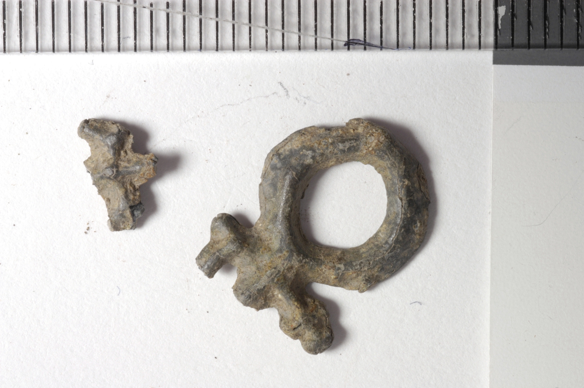 MALV: ST. M. 4 MM, RING MED RESTER AV BESLAG. 