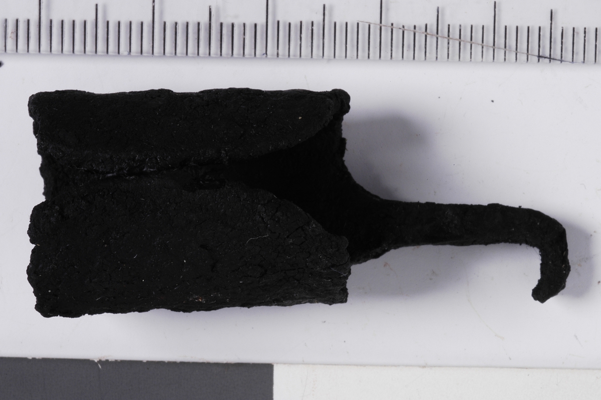 MÅL: H. 4, 7 CM DIAM. 2, 0 CM