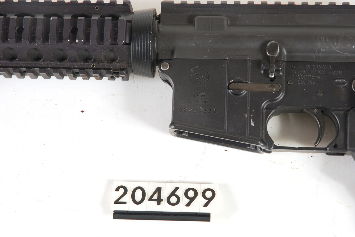 Dette geværet er en SFW utgave av våpenet hvor SFW står for Special Forces Weapon.