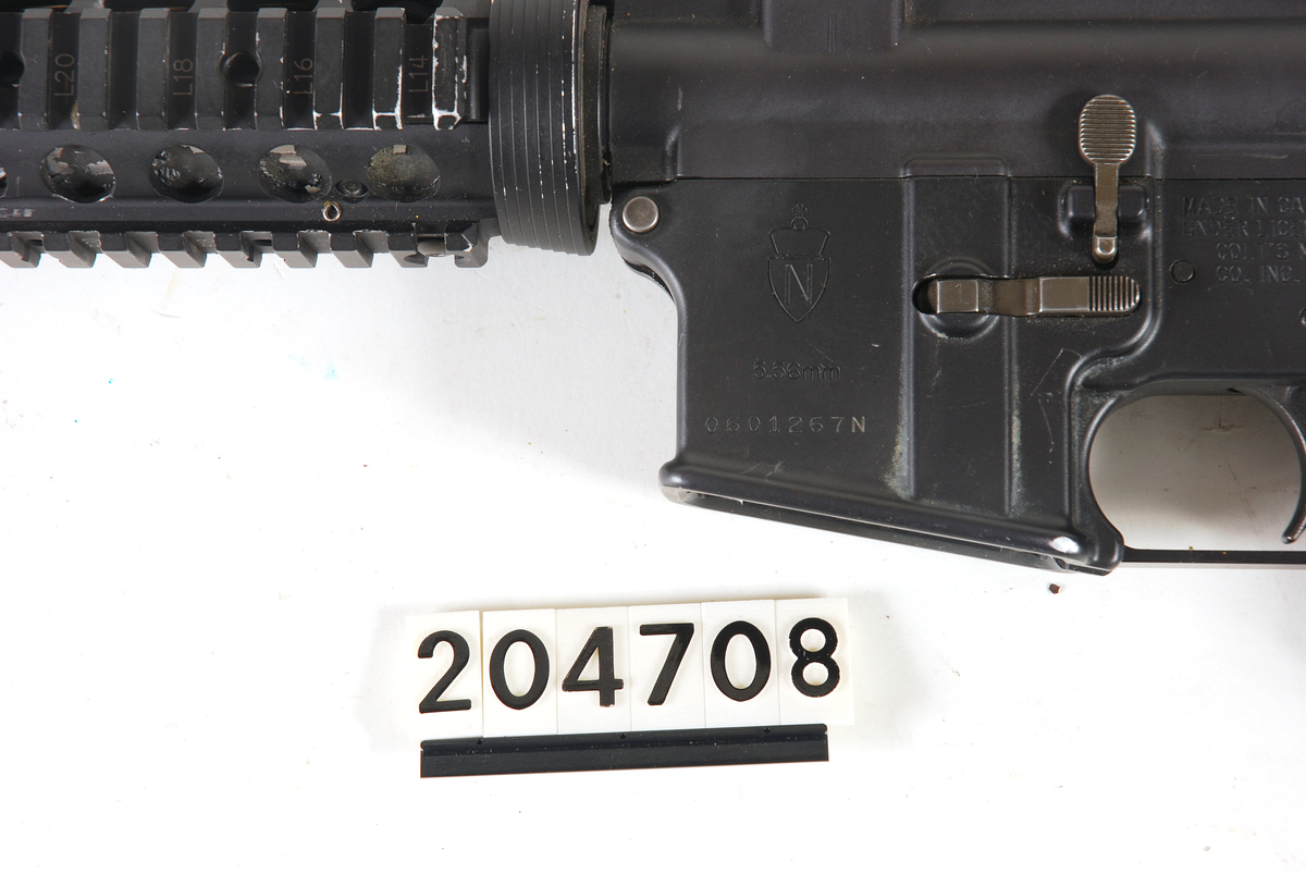 Dette er en CQB variant av C8 geværet. Det er spesialdesignet for bruk i Close Quarter Battle (CQB) ved at det har betydelig kortere pipelengde enn de øvrige utgavene av våpenet.