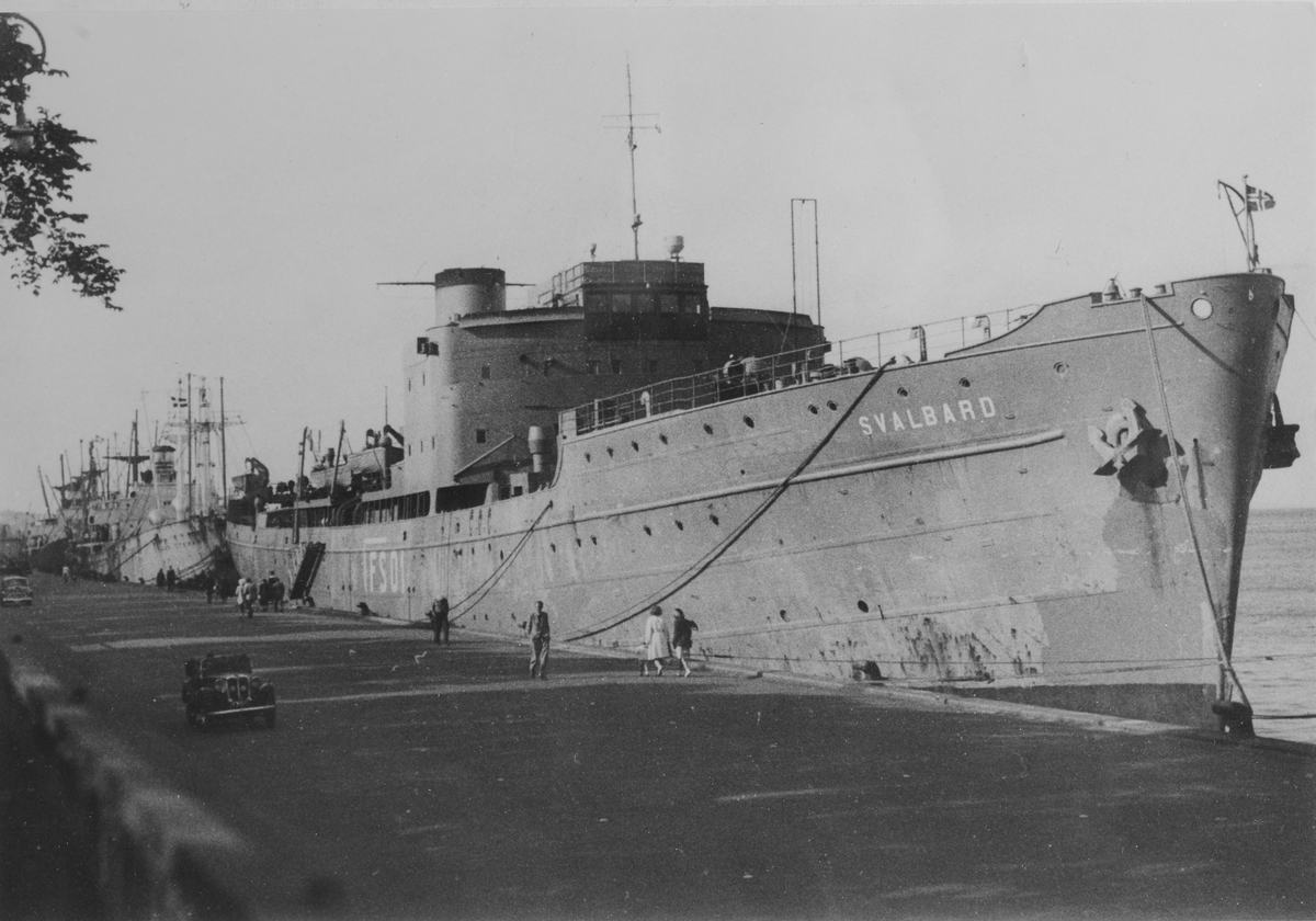 Troppetransportskipet "Svalbard".