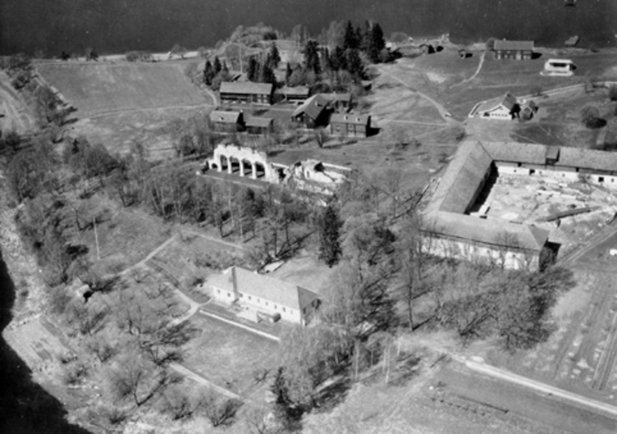 Hamar, flyfoto, Domkirkeruinen, Hedmarksmuseet og Domkirkeodden, hovedbygning Storhamar gård, Storhamarlåven, gamle kafeteriabygget, Hedmarkstunet, folkemuseum,