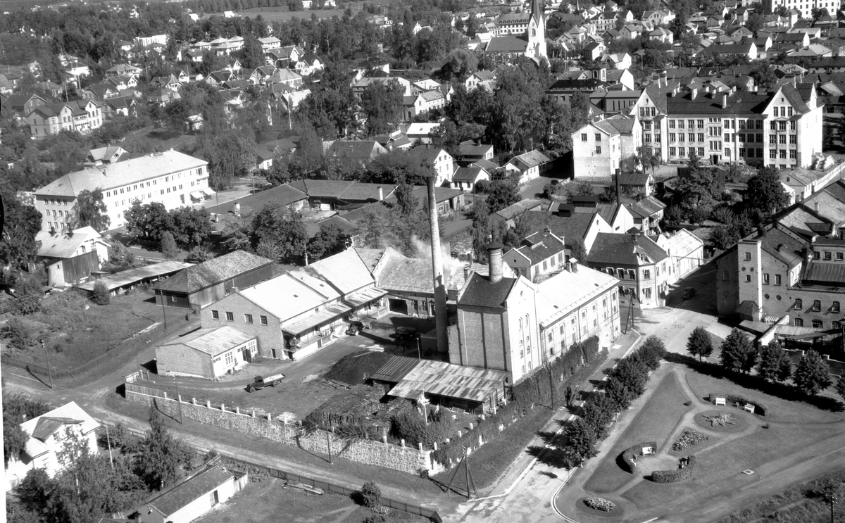 Hamar, Flyfoto, Vestbyen, Storhamargata 61, Hamar bryggeri, De Norske Melkefabrikker, Hamar katedralskole, Bryggeriparken, Hamar Kooperatives produksjonsbygg i Grønnegata 151,