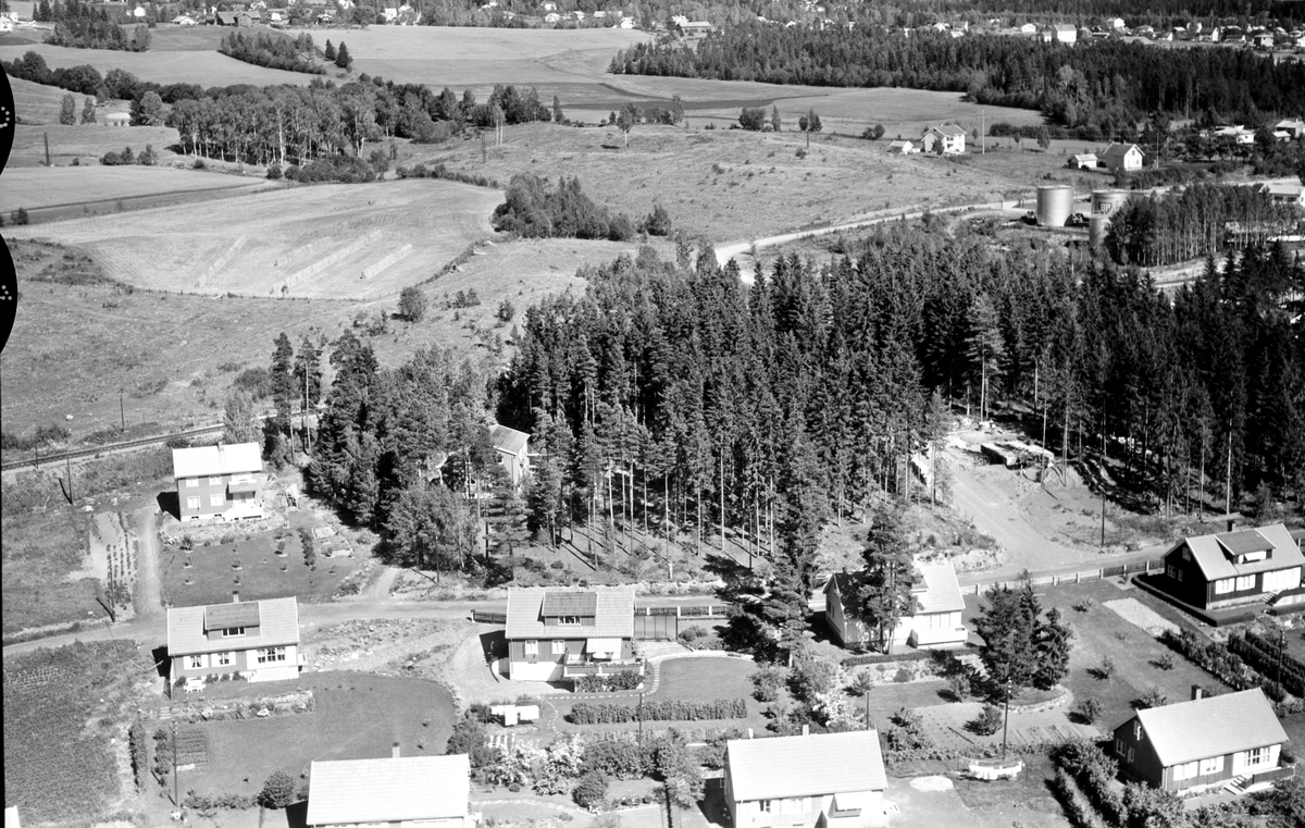 Hamar, flyfoto, Martodden, villastrøk i Strandvegen og Håkon Håkonsons gate,