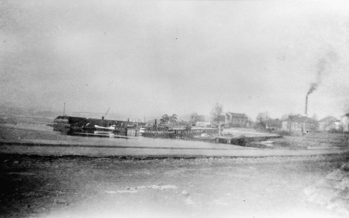 Hamar brygge, Hamarbukta, mjøsbåter, D/S Letvindt ble omdøpt til D/S Helgøy i 1924, 
