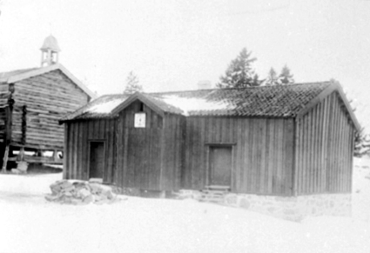 Hamar, Oplandenes Folkemuseum forløper for Hedmarksmuseet og Domkirkeodden, Hedmarkstunet med Borgstua fra Vang prestegård, med urverk, 
