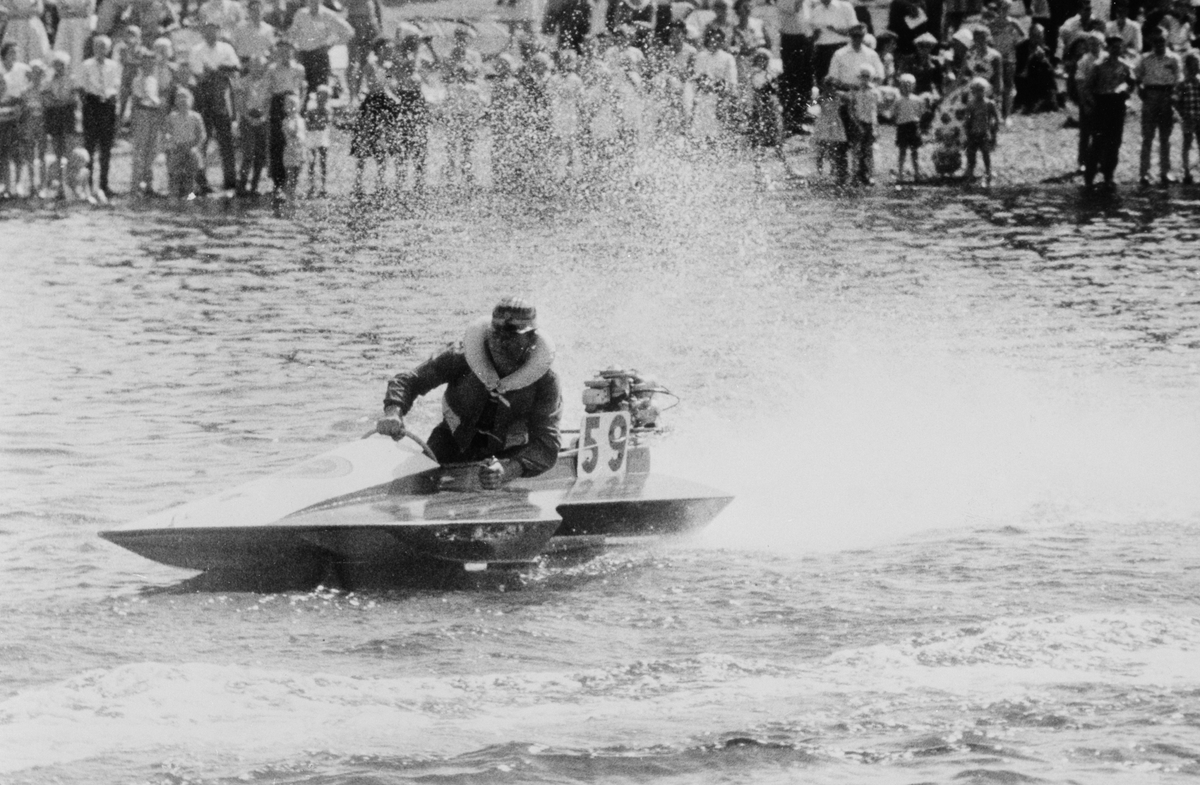 MOTORBÅTRACE I ROSENLUNDVIKA, SPEEDBÅTER, HEDMARKSMUSEET OG DOMKIRKEODDEN