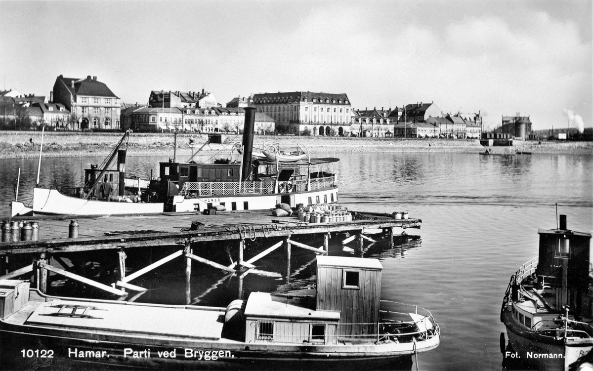 Postkort, Hamar, Hamar brygge, mjøsbåt, D/S Hamar, i forgrunnen D/S Vormen og til høyre D/S Fagervik, varetransport, 

