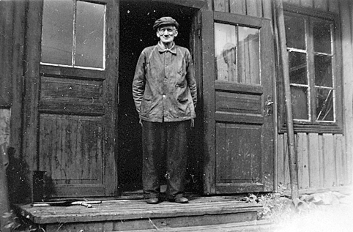 Hamar, Kirkegata 11, smia i Strandstua, smed Lars Nordrum (1875-1961), Strandstusmia,