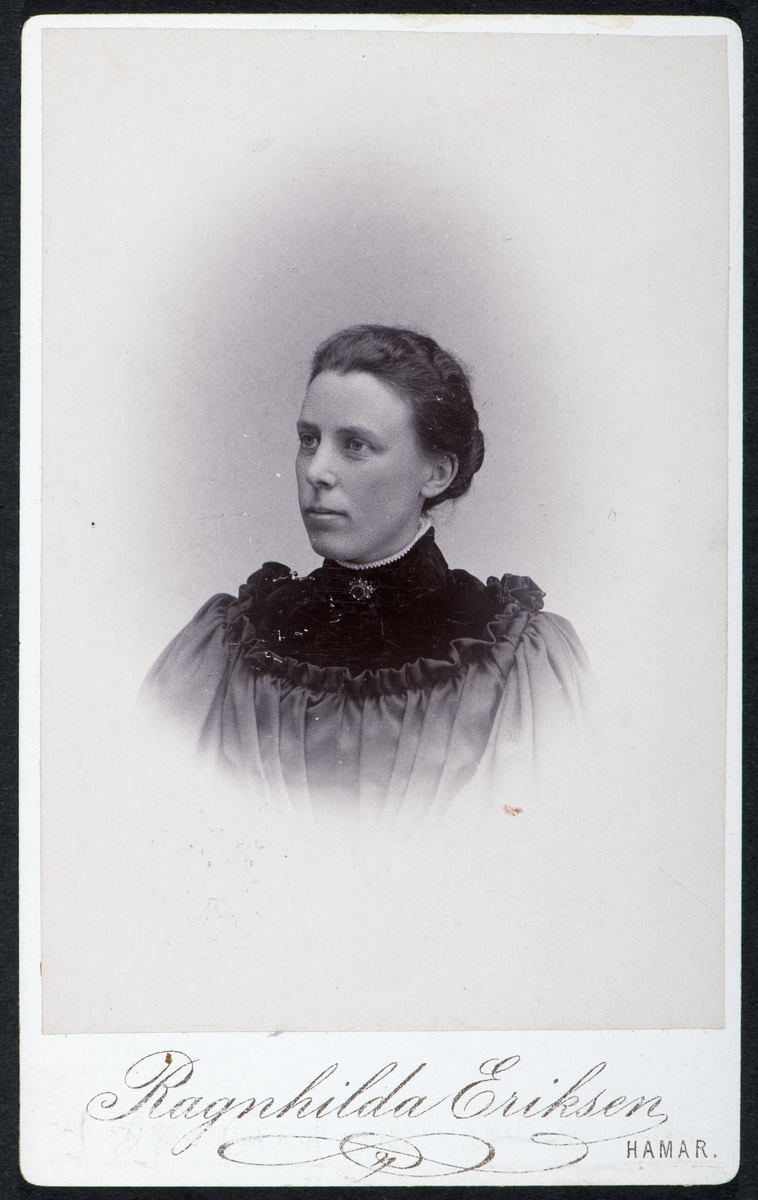 Ida Andersen, portrett, kvinne, visittkort. Lærerinne i Hamar. 