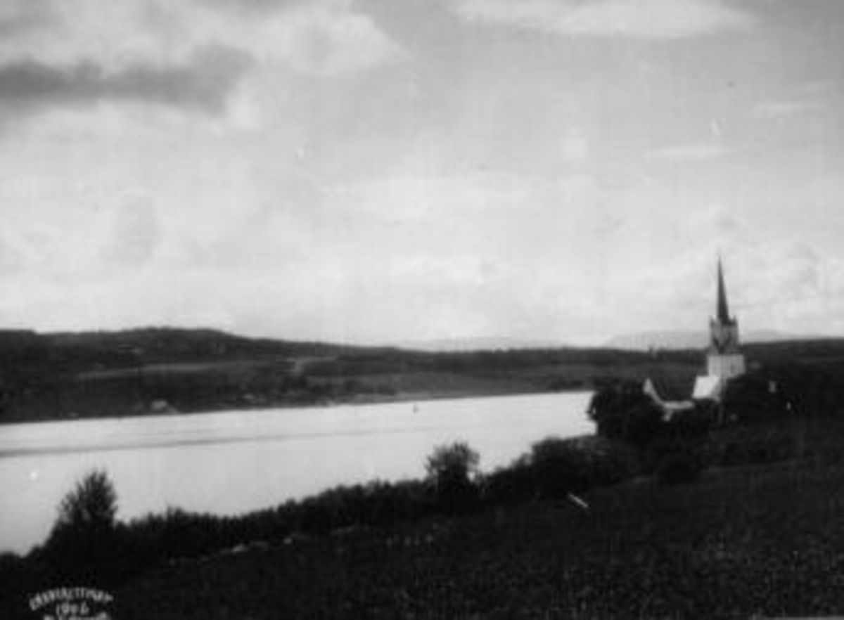 Oversikt mot Nes Kirke og Helgøya.