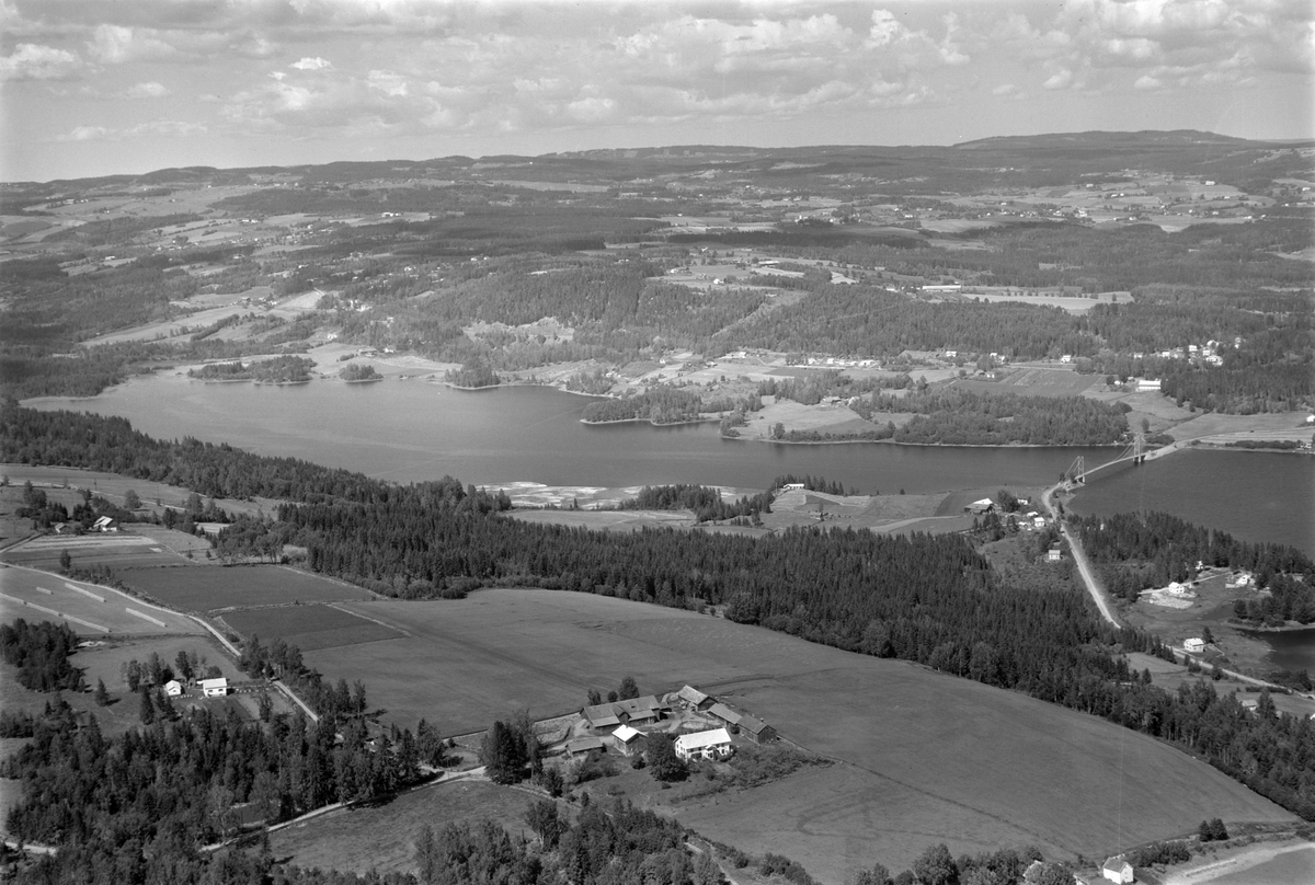 Flyfoto av Kvalstad gard, Botsenden med Framnesbrua.