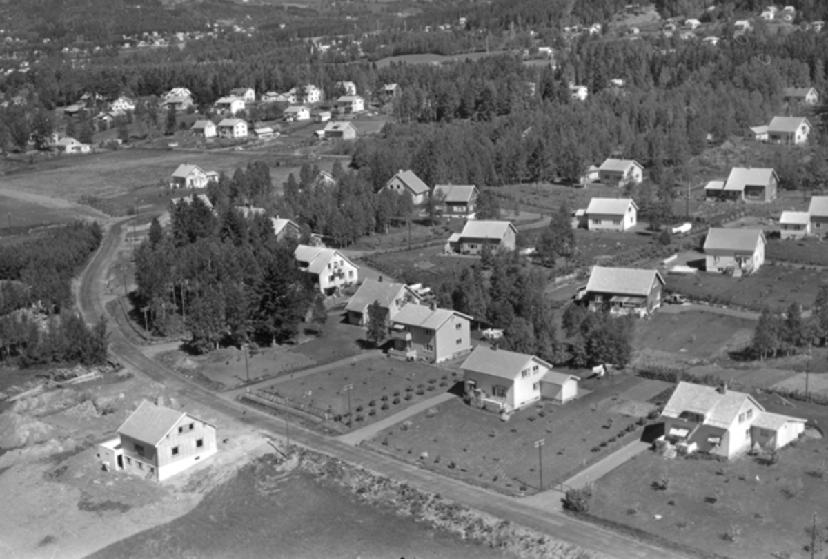 Flyfoto av Parkvegen, Nerkvern, Brumunddal.