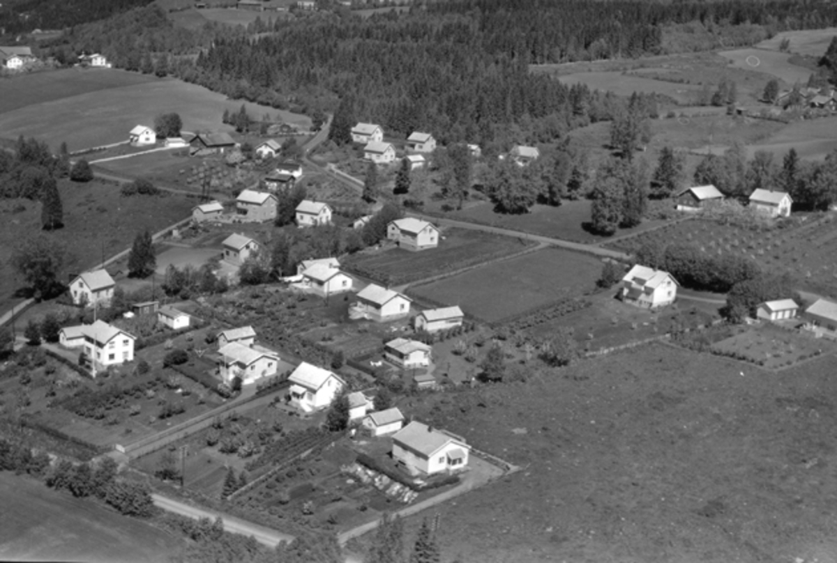 Flyfoto av bebyggelse, Stenbekk, Brumunddal.