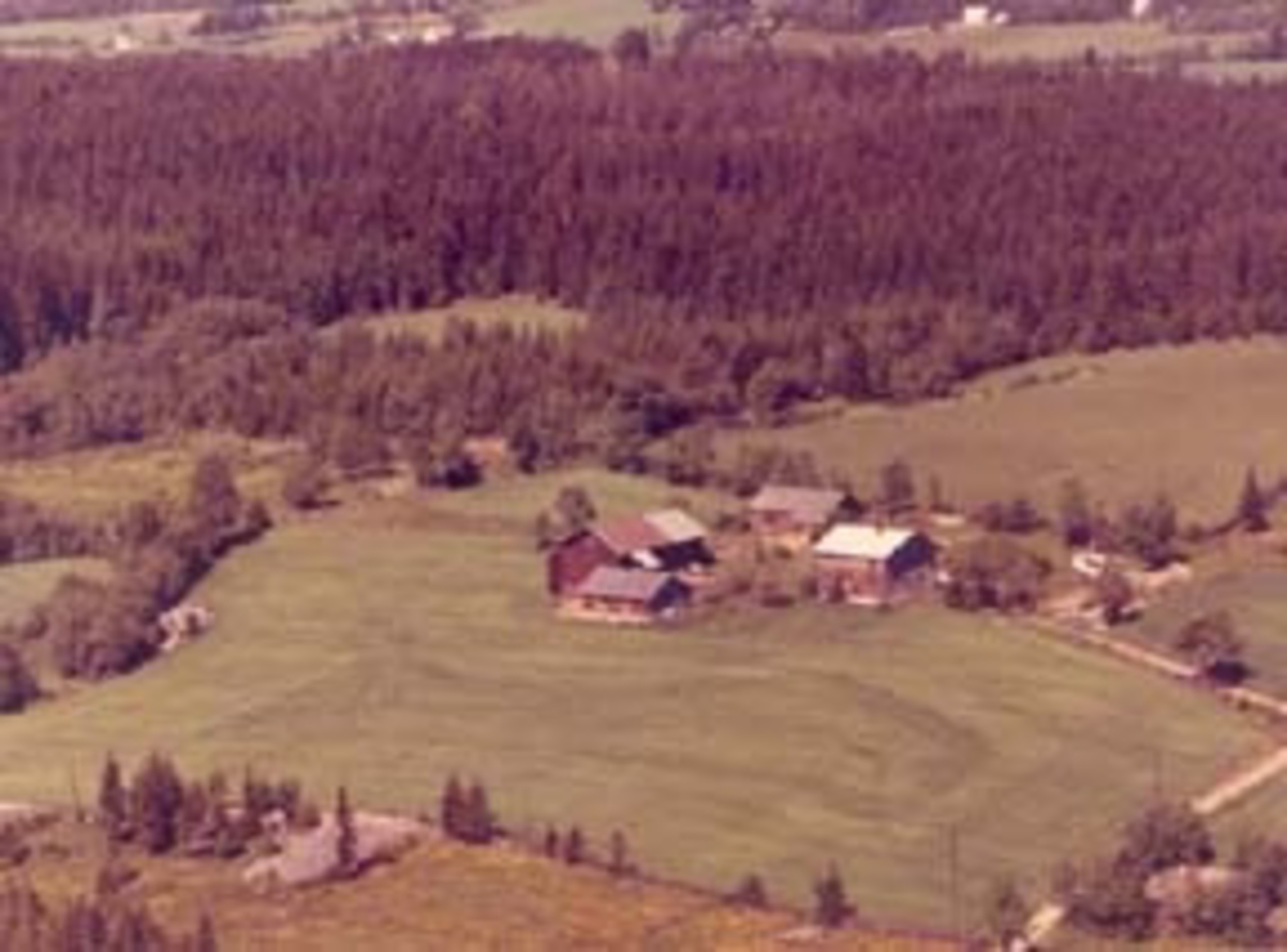 Flyfoto av Hove lille, Furnes, Ringsaker.