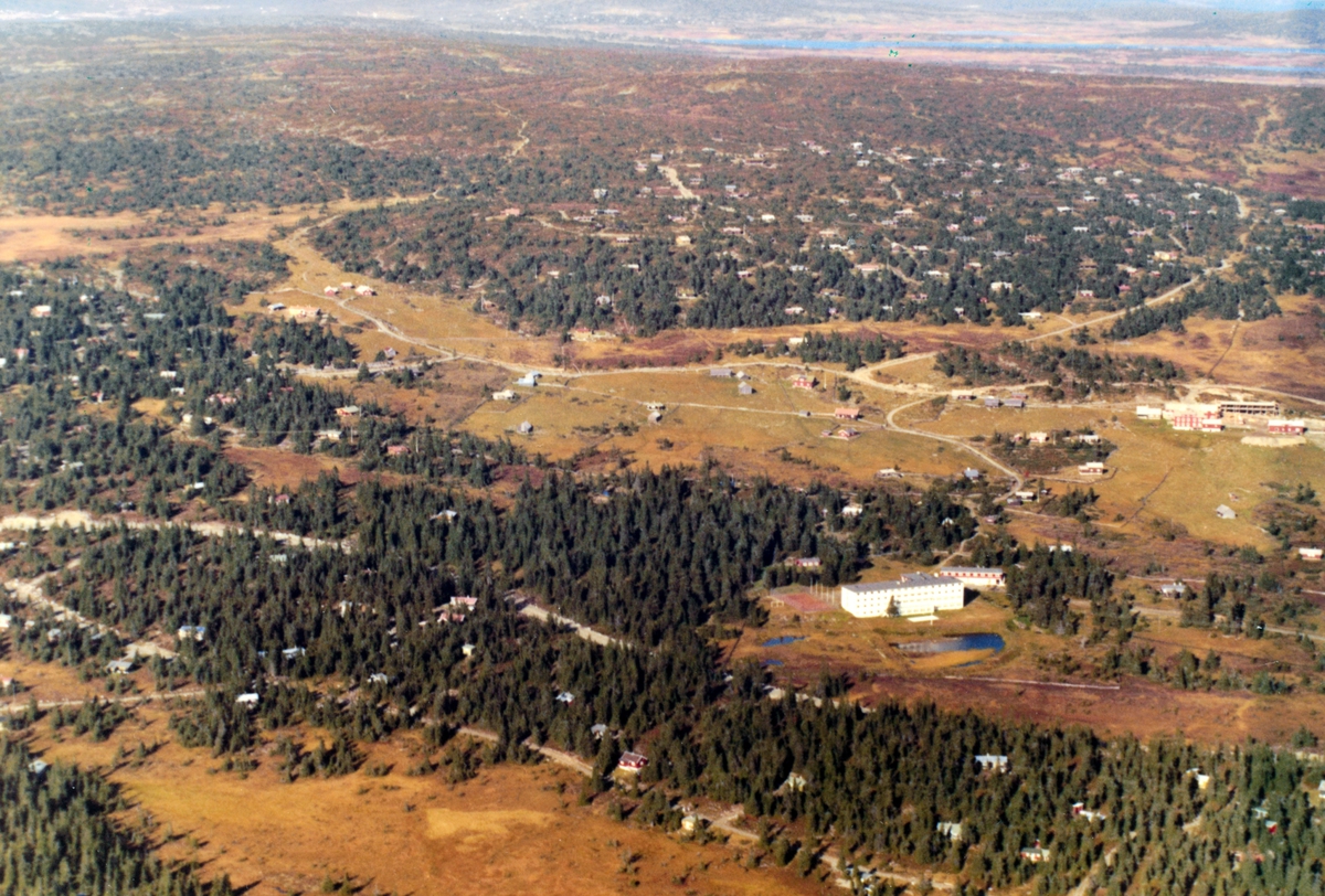 Flyfoto, Sjusjøen, Høyfjellshotell, hyttebebyggelse, Ringsaker.