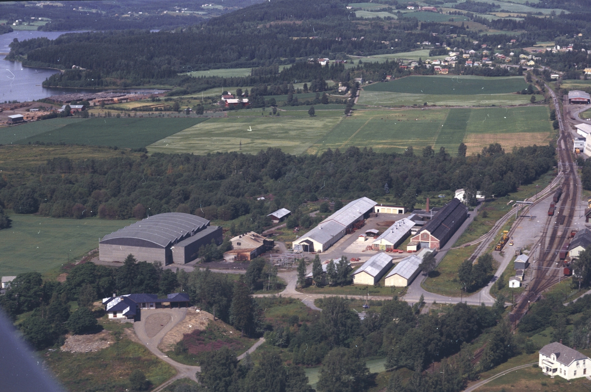 Flyfoto, Globus Maskifabrikk A/S, Brumunddal, Ringsaker.