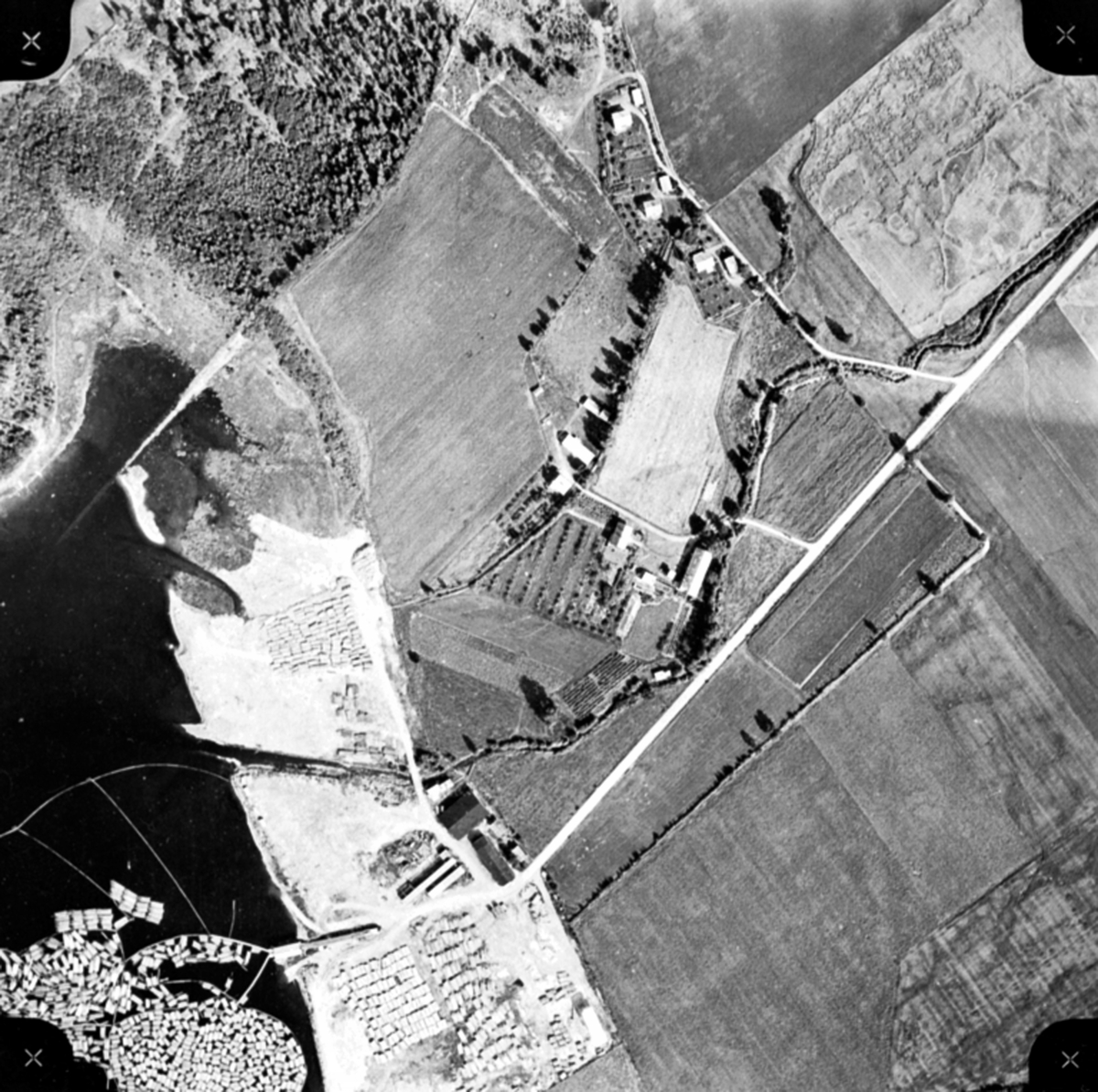 Flyfoto, fotogrammetri av Brumunddal, sør ved Strandsaga, Granerud gård.