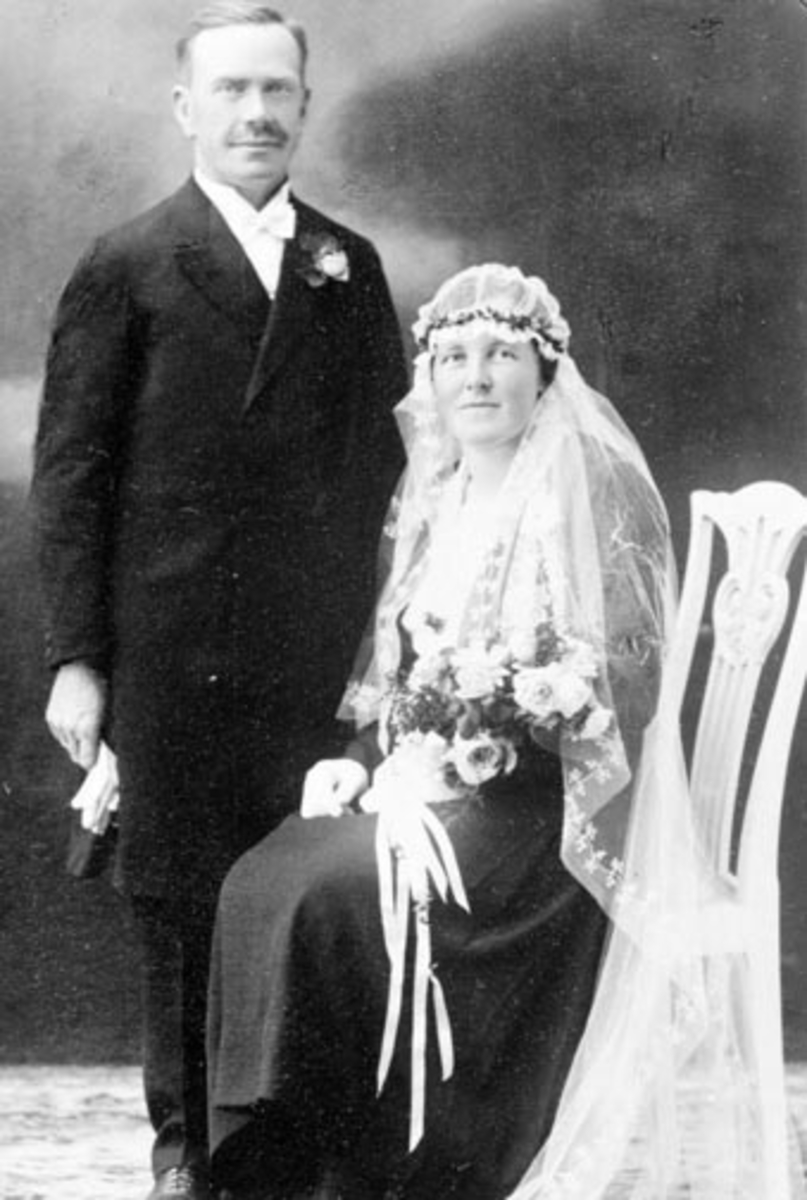 Brudepar. Nils A. Sørbo og Ingrid Olga Kristine Sandbu, Bakken, Nes, Hedmark.