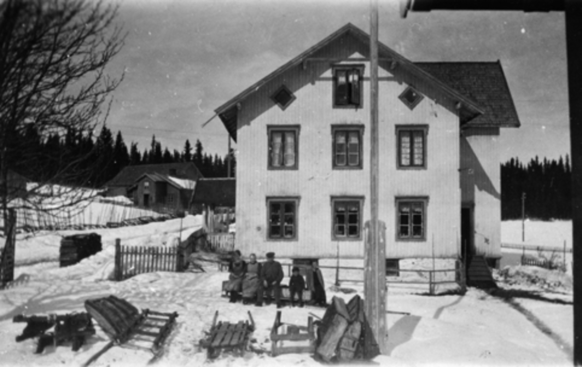 Eksteriør, Åsmarka Handel, folk, sleder.