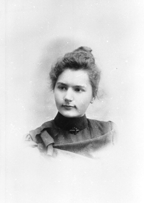 Augusta Trondsen (født 5. oktober 1882 i Vang på Hedmarken) var fotograf på Hamar.

I folketellinga 1910 er hun ført på adressa Store Strandgate 29A på Hamar. Yrket er oppgitt å være fotograf. Hun var ugift ved denne tellinga. I den kommunale tellinga for Hamar kjøpstad 1920 er hun oppgitt å være fotografassistent, med Christian Grundseth som arbeidsgiver. Dette året var hun bosatt i Strandgata 37.