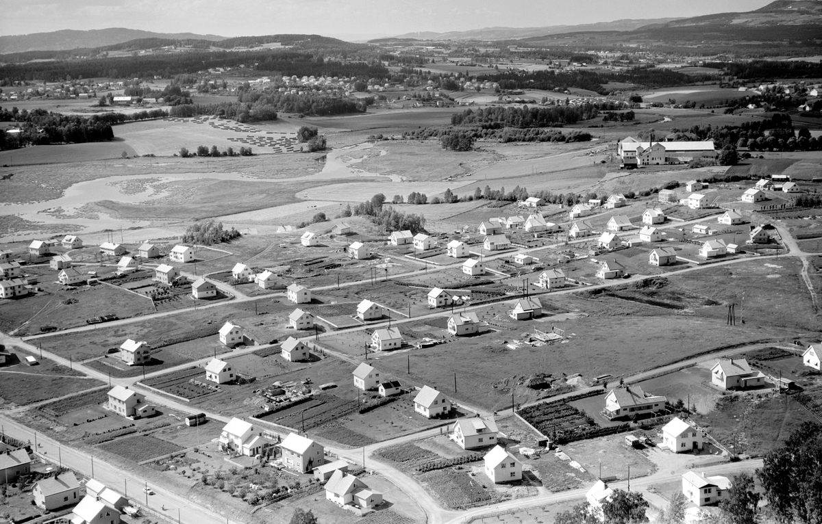 Flyfoto, Vang H,  FLYFOTO, RIDABU, ÅKER HAGEBY, NY BEBYGGELSEx