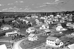 Flyfoto, Ridabu, Åker, Mogens Svales vei nederst i bildet og
