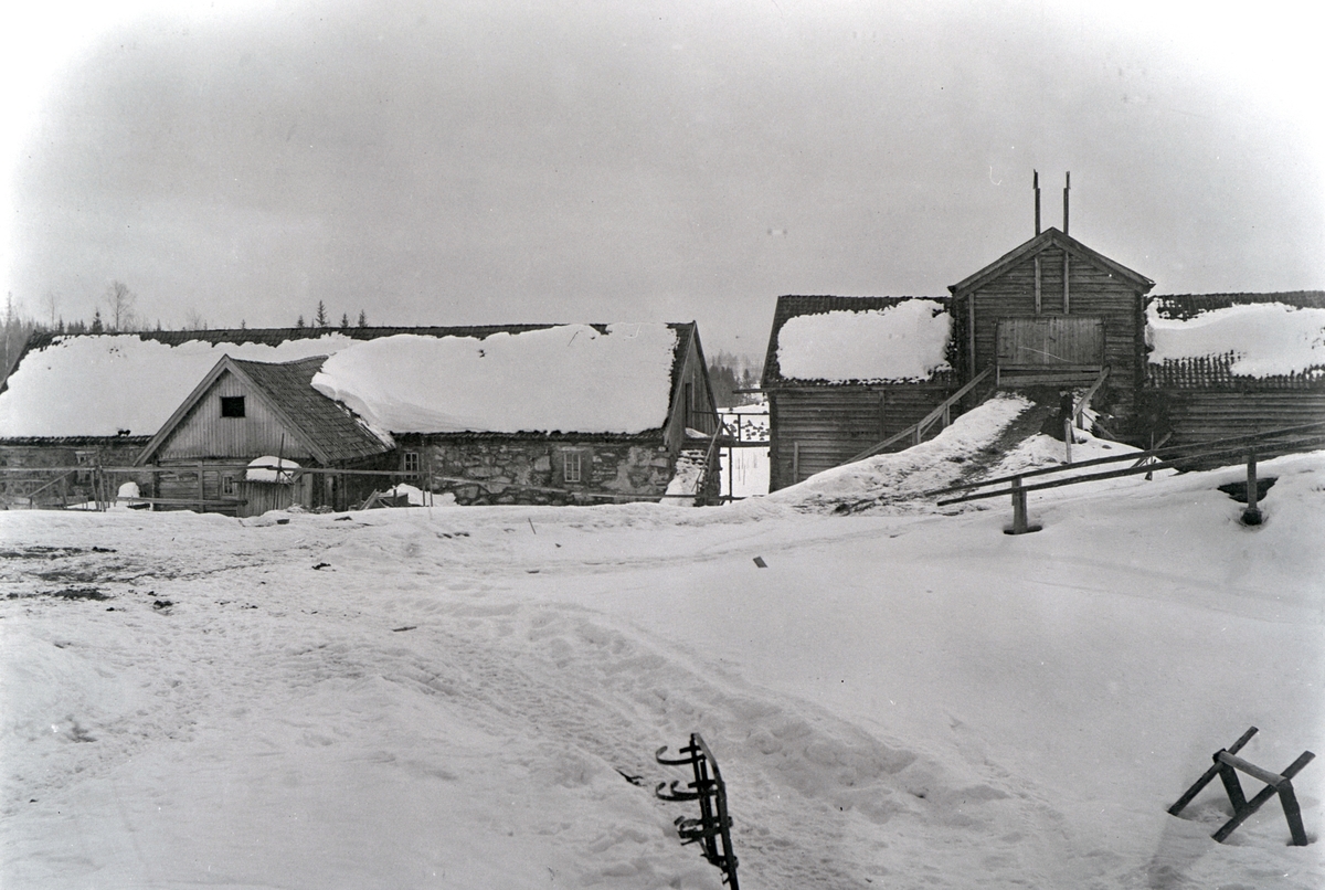 EKSTERIØR: STEINFJØS, TØMMERLÅVE, HAFSAL, VINTER