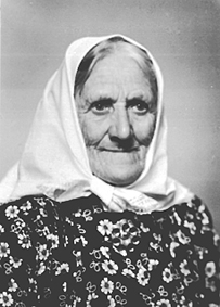 PORTRETT: MATHILDE ERIKSEN FØDT: MADSDATTER PÅ TOTEN 1872, SVEEN UNDER FARMEN