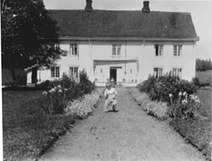 HOVEDBYGNINGEN, SKATTUM, ERLEND JOHNSEN 3 ÅR I HAGEGANGEN