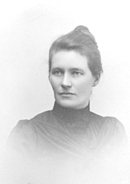 PORTRETT: MARTE BJØRTOMTEN 1868 - 1955, BJØRTOMTEN ØVRE