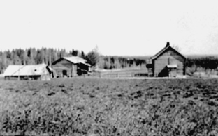 EKSTERIØR: GARDSBRUK, LIEN