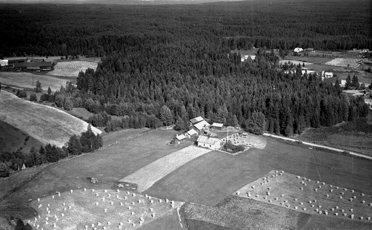 FLYFOTO UKJENT GARD I LØTEN. 