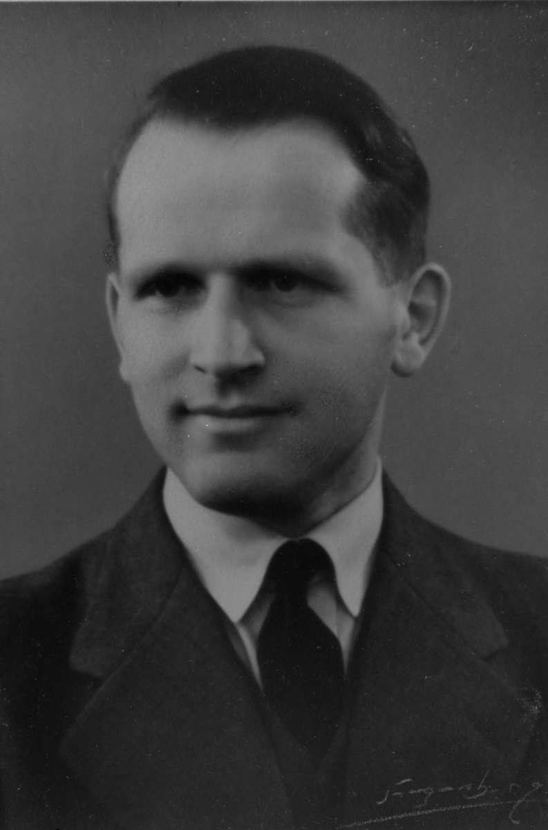 PORTR: GUNNAR AMUND SPANGEN F: 1909 - DØD 01. 07. 1944, SKUTT AV TYSKERNE PÅ LIERSKOGEN, KRIGEN, LØTEN. 