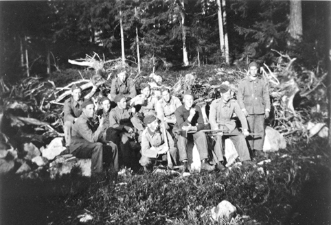 AT-TJENESTEN PÅ ÅDALBRUK. HEDMARK SVEIT, 2. SKIFT 26. 8. -26. 11-1942. GRUPPE 11 MENN. 