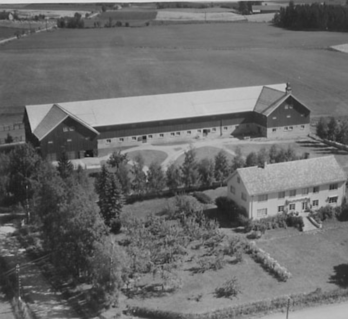 Stange, Ottestad, flyfoto Vevla gård,