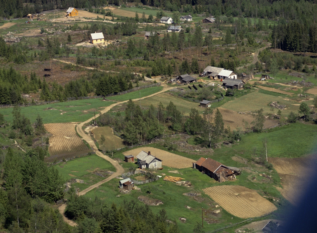 FLYFOTO MONSLI, LIEN, TALBERGROA, VED SØRLITERMINALEN