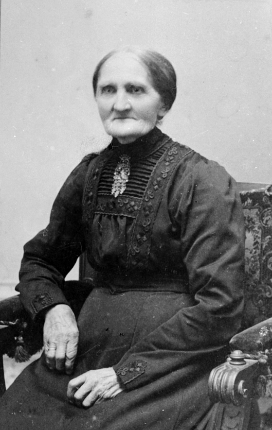 PORTRETT: MATHEA ARNESDATTER LØVÅSEN, FØDT: 28. 12. 1839 - DØD: 14. 04. 1932, VALLSET, 