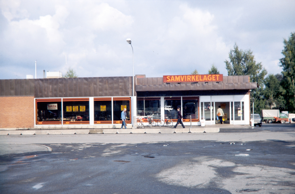 Stange sentrum, Stangebyen. Stange Samvirkelag. Den nye butikken, åpnet 1965. 