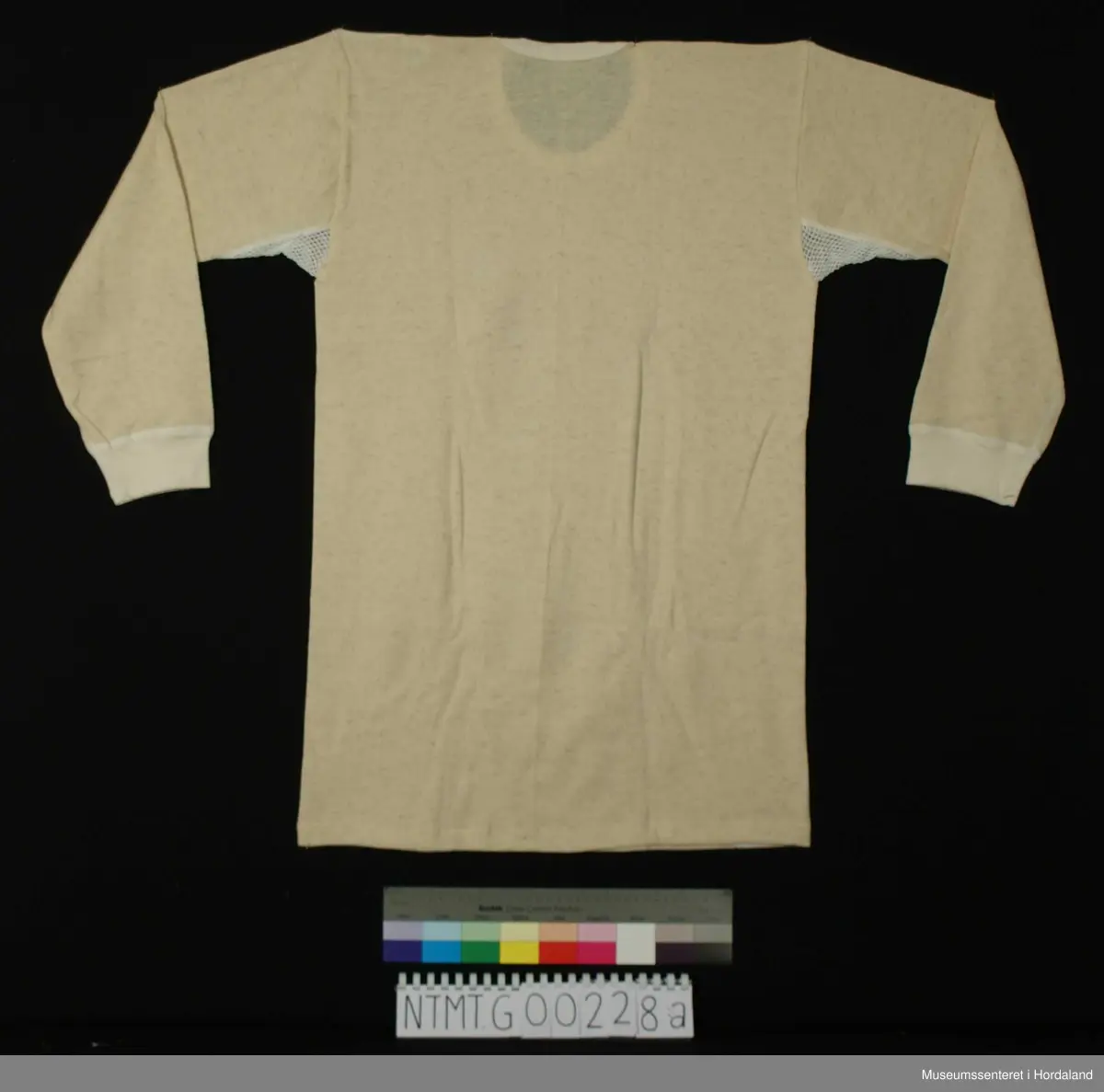 Lange ermer med brotavslutning, rund hals