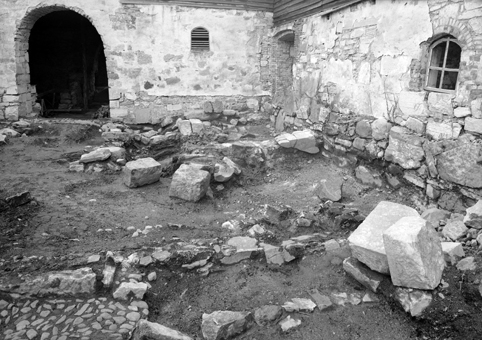 Hamar, Storhamar gård, Storhamarlåven, Hamarkaupangen, Arkeologiske undersøkelser i Hamar bispegård 1949, HKR 300,  