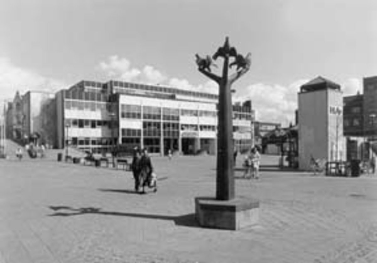 HAMAR. ØSTRE TORG. OVERSIKT. FOLK. 