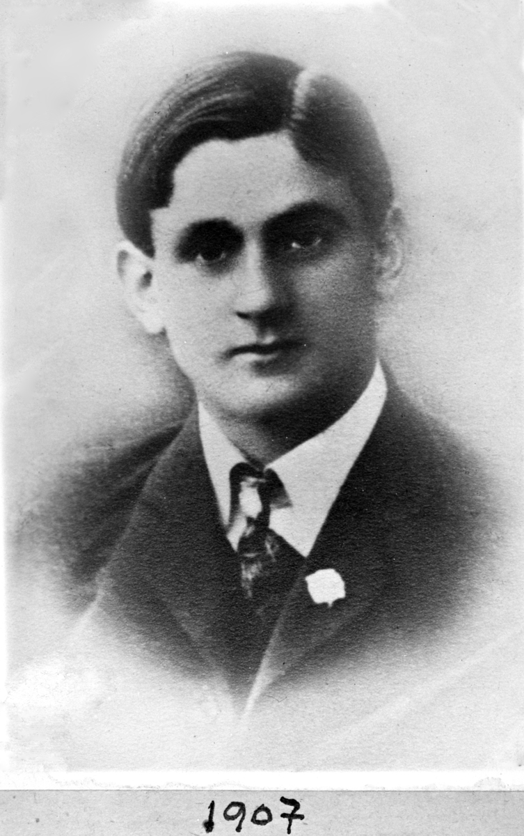 Oscar Wilhelm Mathisen (født 4. oktober 1888, død 10. april 1954) var en norsk skøyteløper som representerte Kristiania Skøiteklubb. 
Portrett 1907. 