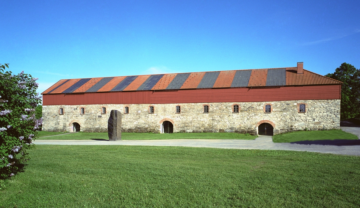 Storhamarlåven, Hedmarksmuseet. Hamar, Eksteriør. Nordfløyen.
Se boka "Storhamarlåven - en visuell oppdagelsesreise i Sverre Fehns arkitektur" utgitt av Hedmarksmuseet 2004. 