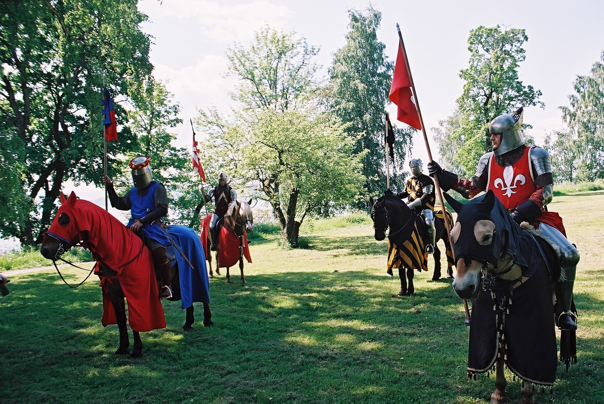 Middelalderdagen. 
Middelalderfestival, Hamar, Domkirkeodden, 2002. 