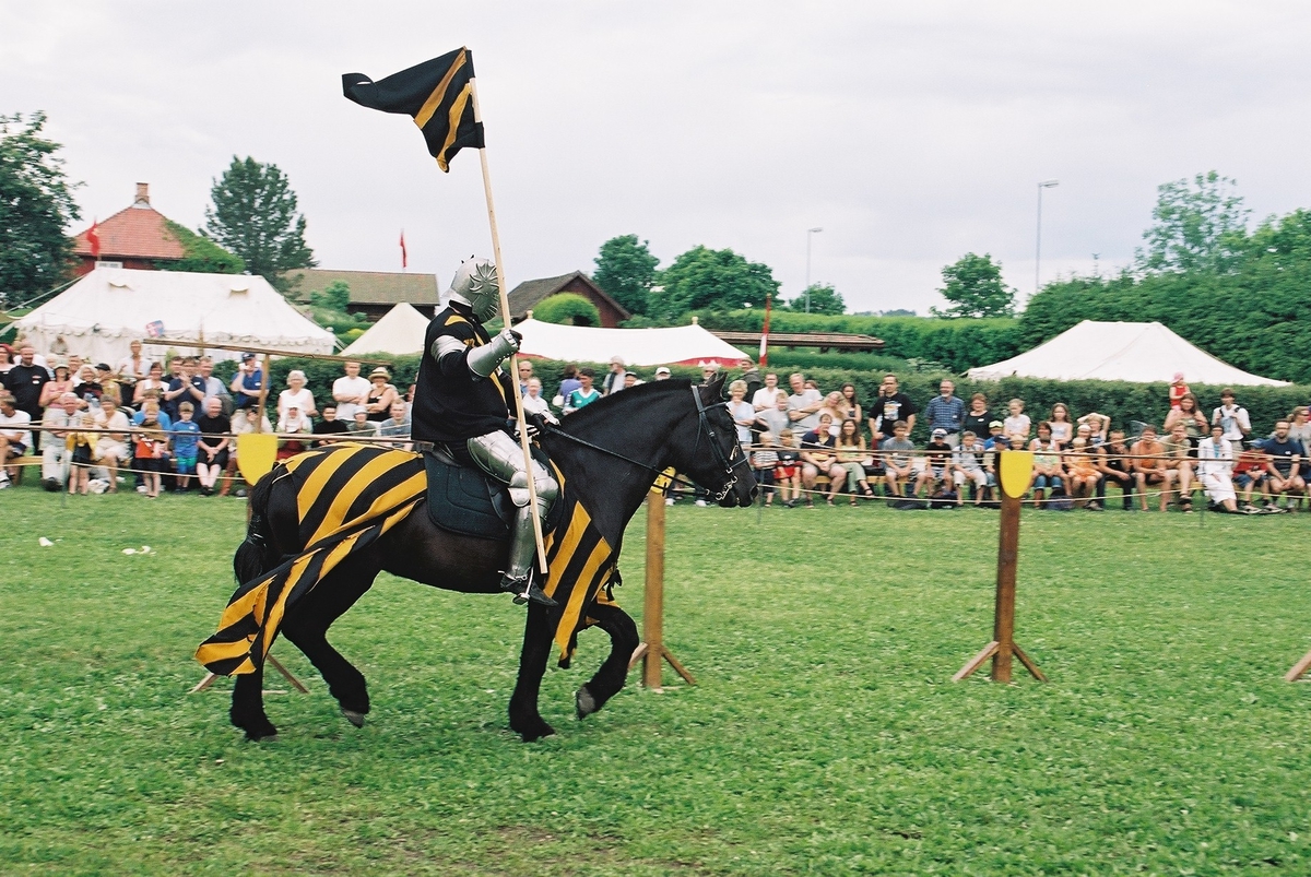 Middelalderdagen. 
Middelalderfestival, Hamar, Domkirkeodden, 2002. 