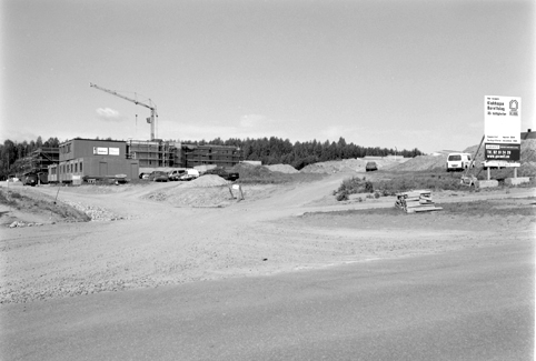 MÆHLUMSLØKKA. BYGGING AV BLOKKER. ANLEGGSBRAKKER, ANLEGGSOMRÅDE, KLUKHAGAN BORETTSLAG BYGGING AV AV 35 LEILIGHETER. FERDIG DESEMBER 2005. HOBBL, ENTREPRENØR BAKKEN. 